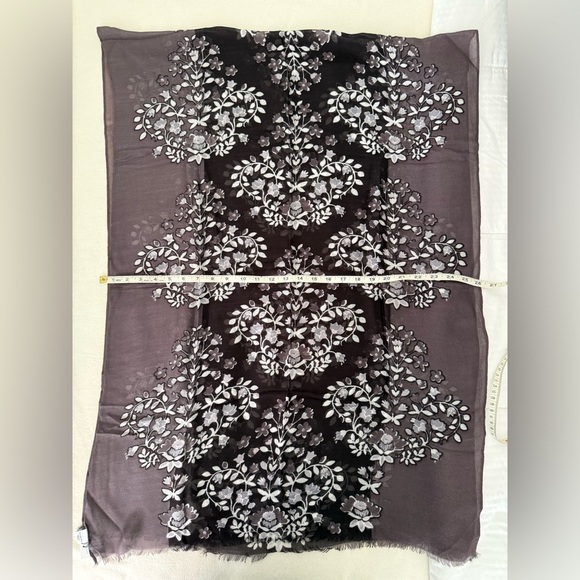 Vera Bradley Floral Scarf in Brown and White with fringe - Picture 5 of 10